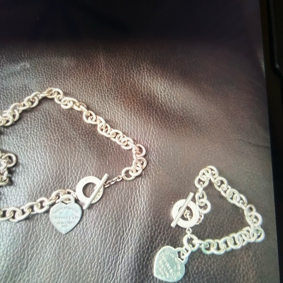 TIFFANY HEART TAG TOGGLE NECKLACE AND BRACELET

NECKLACE 16 in

LIKE NEW - Picture 4 of 13